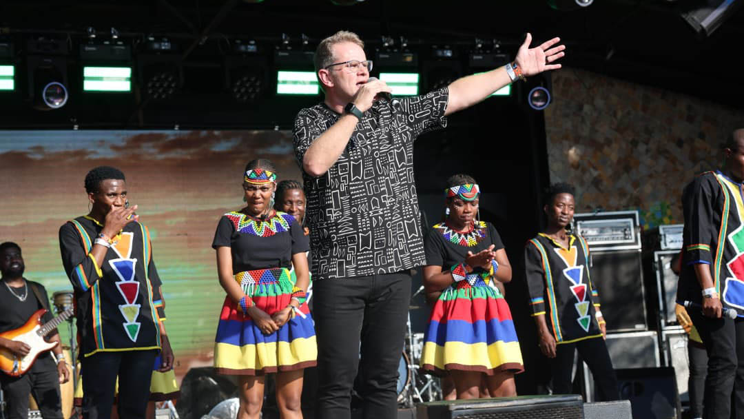 Ndlovu Youth Choir steal daytime spotlight